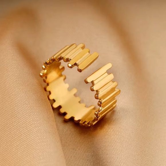 18K Gold Plated adjustable Ring - Picture 2 of 8